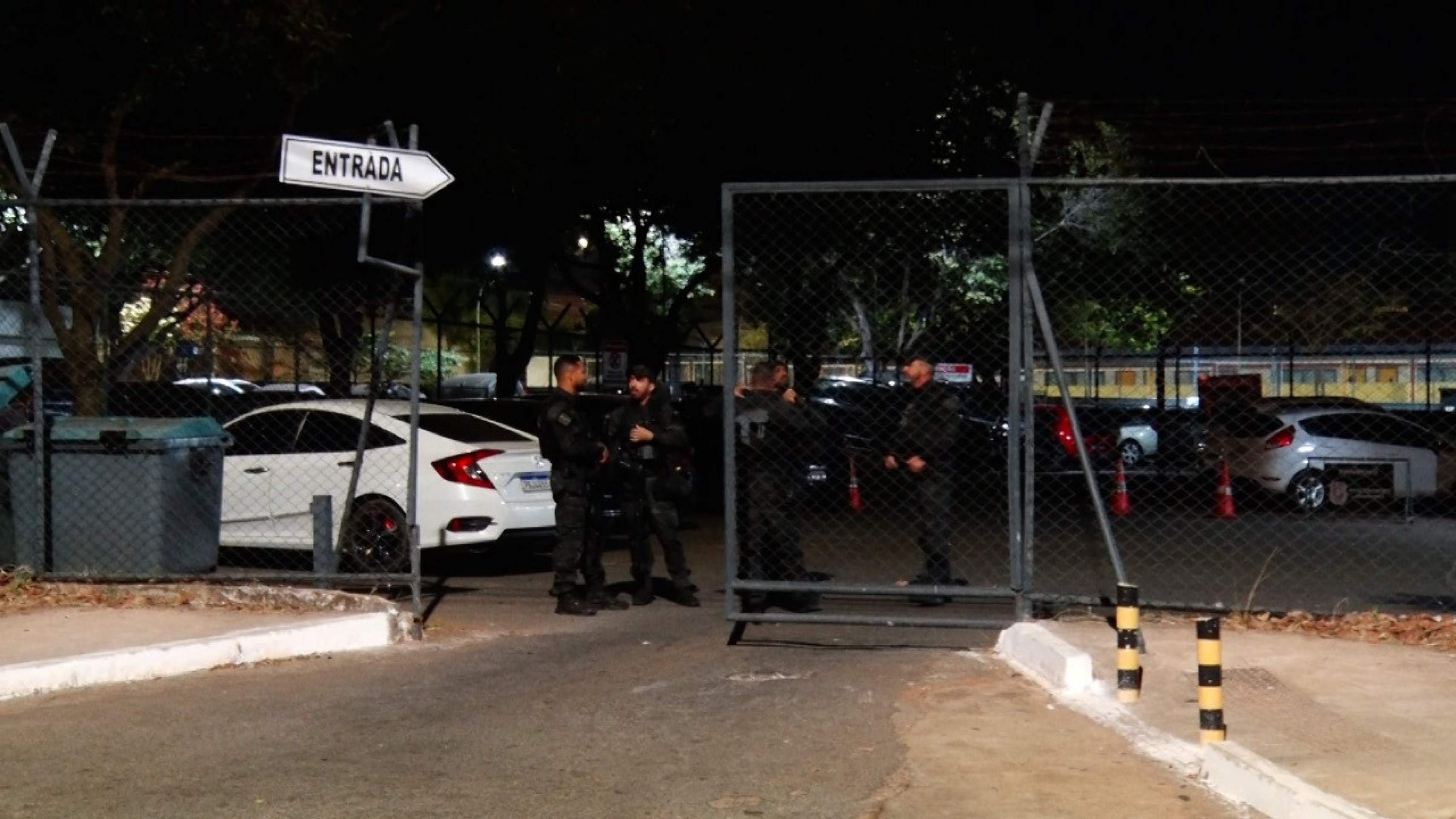  A Divisão de Operações Especiais (DOE) da Polícia Civil foi acionada para controlar o tumulto na 27ª DP