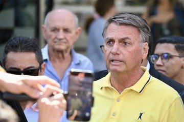 Em prisão domiciliar desde 4 de agosto, Bolsonaro teve o celular apreendido na mesma data -  (crédito:  AFP)