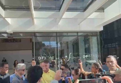 Chegada de Jair Bolsonaro ao hospital DF Star, neste sábado (16/8) -  (crédito: Giovanna Kunz/CB)