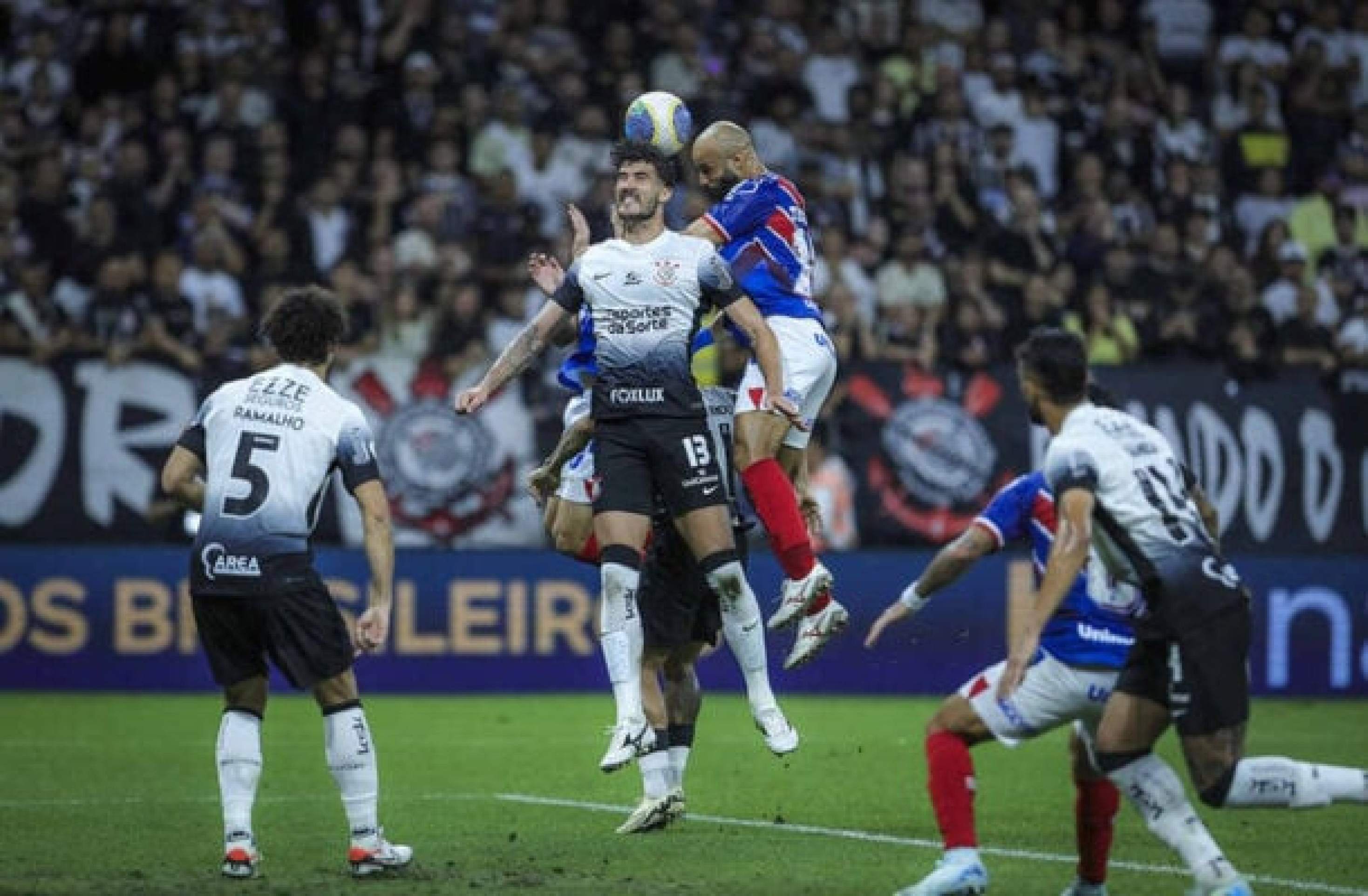 Futebol na TV: confira onde assistir aos jogos deste sábado, 16/8