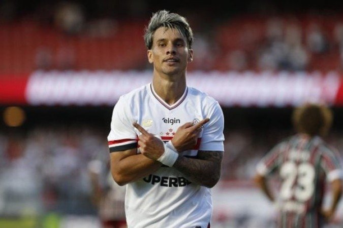 FERREIRA - NÃ£o conseguiu repetir as boas atuaÃ§Ãµes que vinha tendo com a camisa do SÃ£o Paulo. Muito por conta da falta de ajuda do lateral-esquedo Patryck. Ficou muito marcado, errou todos os dribles e acabou saindo no meio do segundo tempo - Nota: 5,5 - Foto: Rubens Chiri / SÃ£o Paulo FC