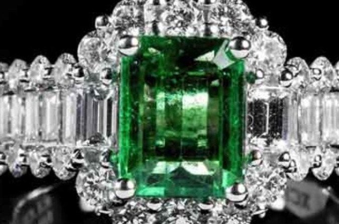 A esmeralda rende belas joias. No Brasil, os estados de Minas Gerais, Bahia e Goiás se destacam, enquanto Zâmbia, Zimbábue, Rússia e Afeganistão também possuem reservas importantes. No misticismo, a esmeralda representa amor, prosperidade, sabedoria e equilíbrio. - (crédito: Imagem de thefss por Pixabay) A esmeralda rende belas joias. No Brasil, os estados de Minas Gerais, Bahia e Goiás se destacam, enquanto Zâmbia, Zimbábue, Rússia e Afeganistão também possuem reservas importantes. No misticismo, a esmeralda representa amor, prosperidade, sabedoria e equilíbrio. - (crédito: Imagem de thefss por Pixabay)