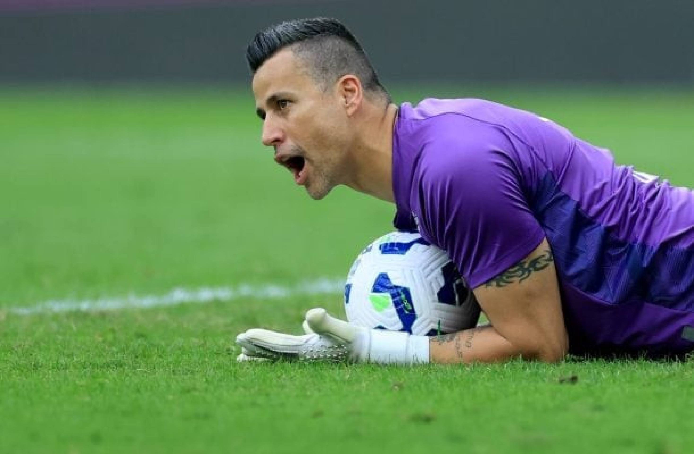 Fábio, do Fluminense, se emociona com marca histórica