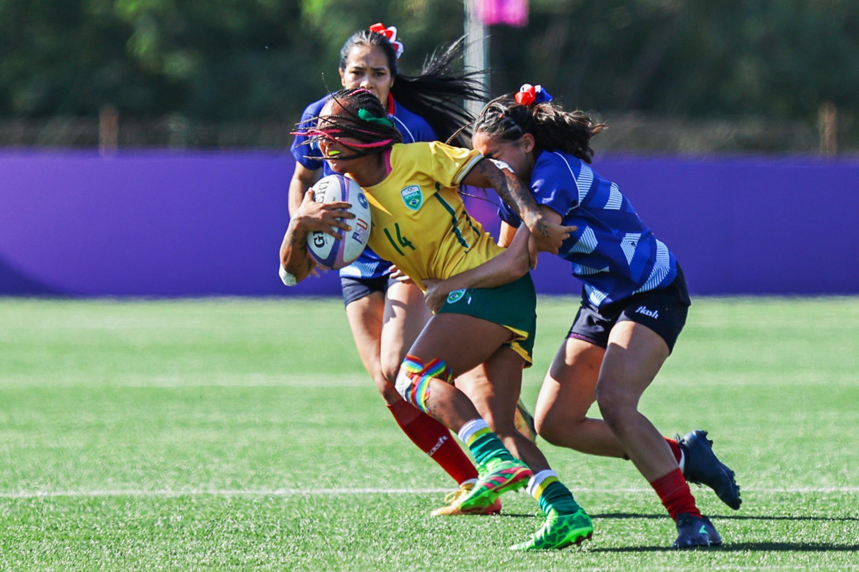 Time feminino de rugby venceu duas vezes no dia e foi às semifinais    