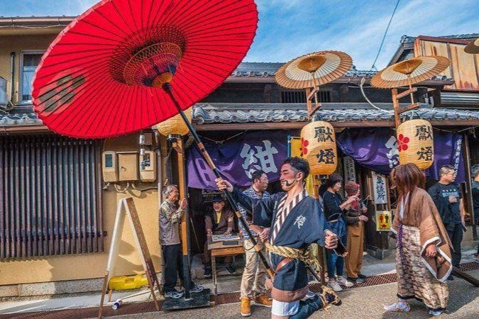 Os primeiros guarda-chuvas surgiram no Japão entre os séculos 9 e 11 -  (crédito: Alamy)