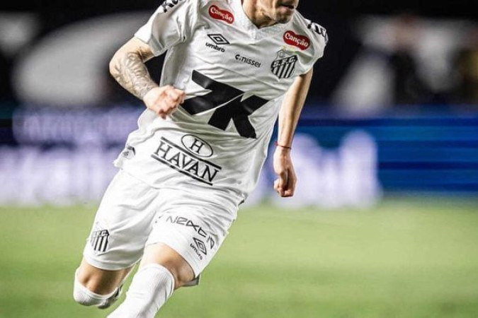 ESCOBAR - Foi o terceiro da mexida tripla com o jogo já resolvido para o Vasco. Pouco visto em campo. NOTA 4,0. Foto: Raul Baretta/ Santos FC.