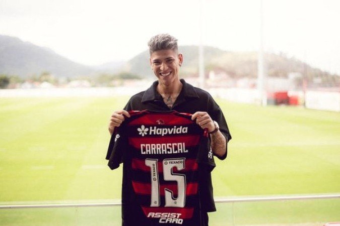 CARRASCAL – Das contratações recentes, é quem ainda tem maior desentrosamento. Substituiu Jorginho aos 21 da etapa final, muito discreto. NOTA: 5,5 - Foto: Adriano Fontes/Flamengo