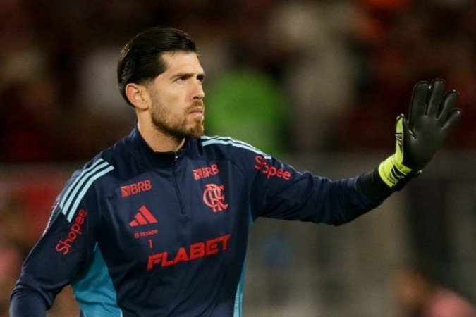 ROSSI  - Pelo menos quatro ótimas defesas, mostrando toda sua qualidade. Sem culpa no gol. NOTA: 7,0 - Foto:  Gilvan de Souza/Flamengo