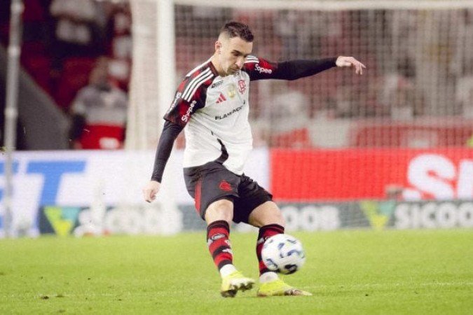 LÉO ORTIZ – Eficaz na defesa e perigoso nas bolas paradas. Bons passes. Mais um jogo muito bom. NOTA: 7,5- Foto: Adriano Fontes / Flamengo