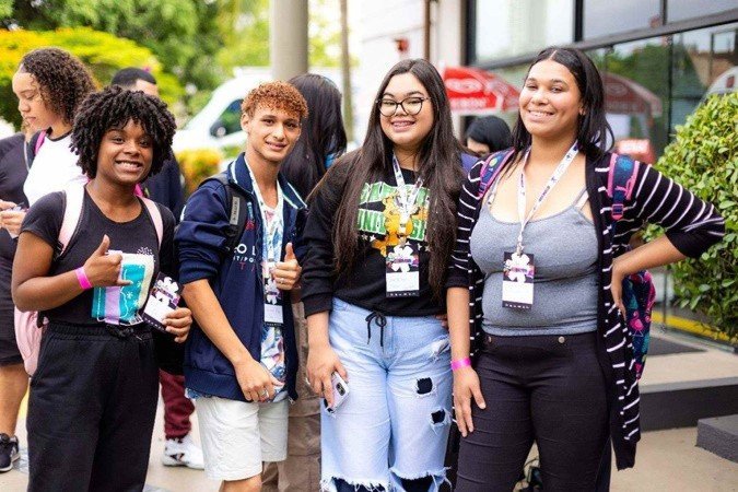 Jovens na solenidade de lançamento, no SesiLab
 -  (crédito: Divulgação)