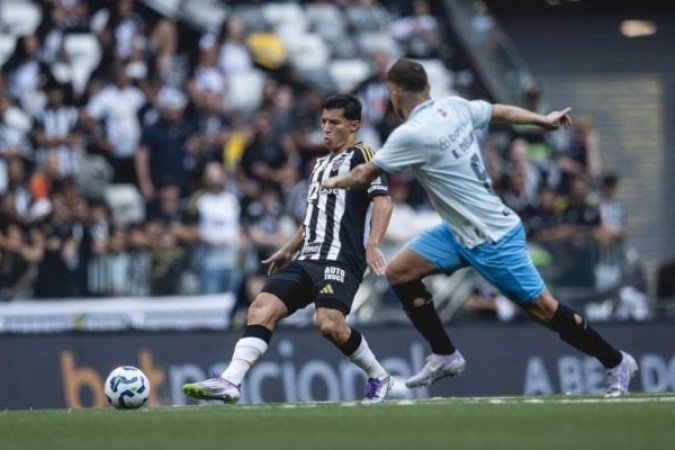 ALAN FRANCO – Foi o volante que ficou mais preso, fechando espaços e dando liberdade para Alexsander ir mais à frente. Bom nos passes de média distância. Assim como o time, caiu de produção no segundo tempo. NOTA: 5,0. Foto:  Pedro Souza / Atlético