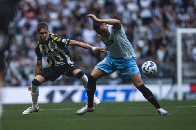 NATANAEL – Ainda parece tímido quando parte para o ataque, apoiando bem menos do que Arana. Não comprometeu, mas precisa ser mais efetivo. Saiu para a entrada de Biel aos 22 do 2º tempo. NOTA: 5,0. Foto:  Pedro Souza / Atlético