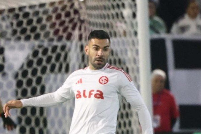 BRUNO HENRIQUE – Mais um jogo que ficou devendo. Não conseguiu fazer jogadas criativas e foi facilmente anulado pelos volantes do Flamengo. NOTA: 4,0  - Foto: Ricardo Duarte / Internacional