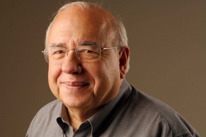 Escritor tem doença de Parkinson e problemas cardíacos. Em 2021, sofreu um acidente vascular cerebral (AVC) e, no ano seguinte, precisou ser submetido à implantação de um marcapasso -  (crédito:  Bruno Veiga/Divulgação)