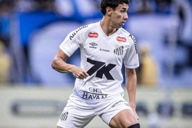 BONTEMPO - Dava espaços no meio-campo e não conseguia encontrar bons passes para dar sequência aos ataques do Santos. NOTA 3,0. Foto: Raul Baretta/ Santos FC.