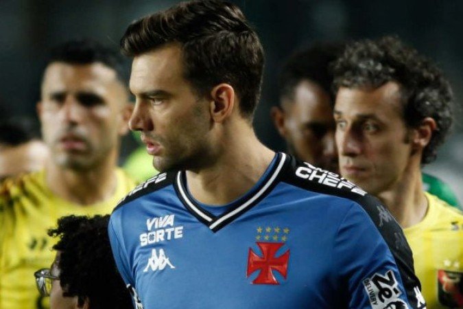 LÉO JARDIM - Mal trabalhou. Boa saída de bola, melhorando a cada jogo com Diniz. Não leva gol pelo Brasileirão pela primeira vez desde a sétima rodada. NOTA 7,0. Foto: Matheus Lima/Vasco