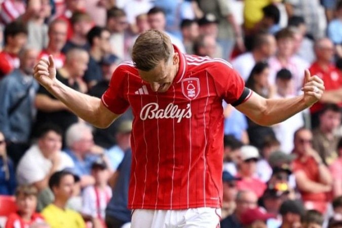 Chris Woods faz dois gols para o Nottingham. O outro foi de Ndoye - (crédito: Foto: Clive Mason/Getty Images) Chris Woods faz dois gols para o Nottingham. O outro foi de Ndoye - (crédito: Foto: Clive Mason/Getty Images)
