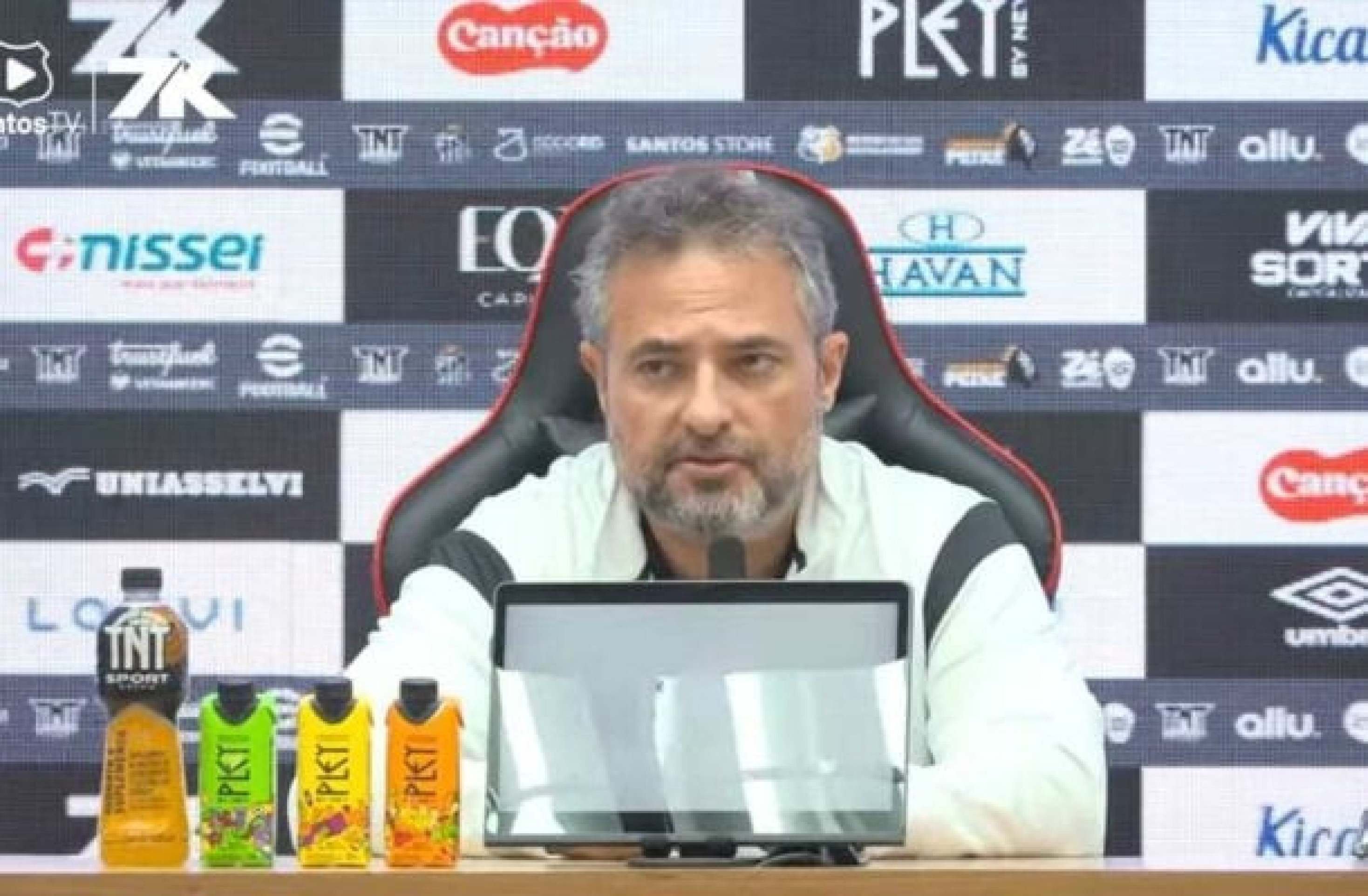 Após demitir técnico, Mattos anuncia: ‘O Santos vai ao mercado por um novo nome