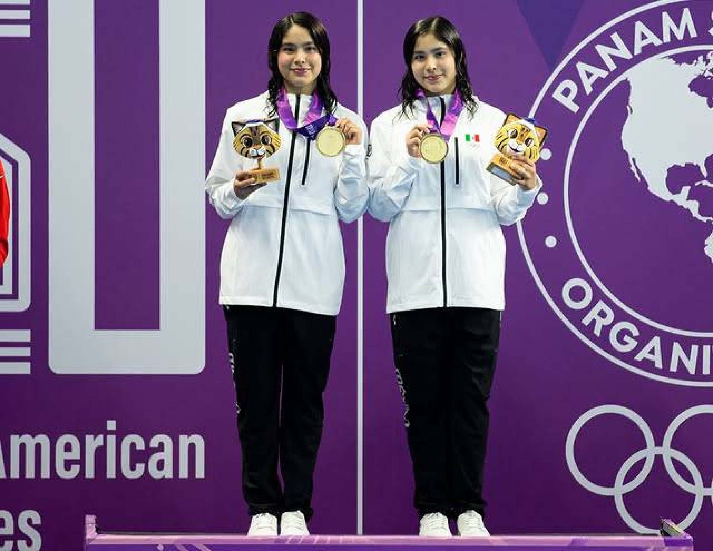 Irmãs gêmeas, Mia e Lia Cueva conquistaram medalha de ouro no Pan Júnior e de bronze no Mundial de Esportes Aquáticos -  (crédito: Divulgação/PanAm Aquatics)