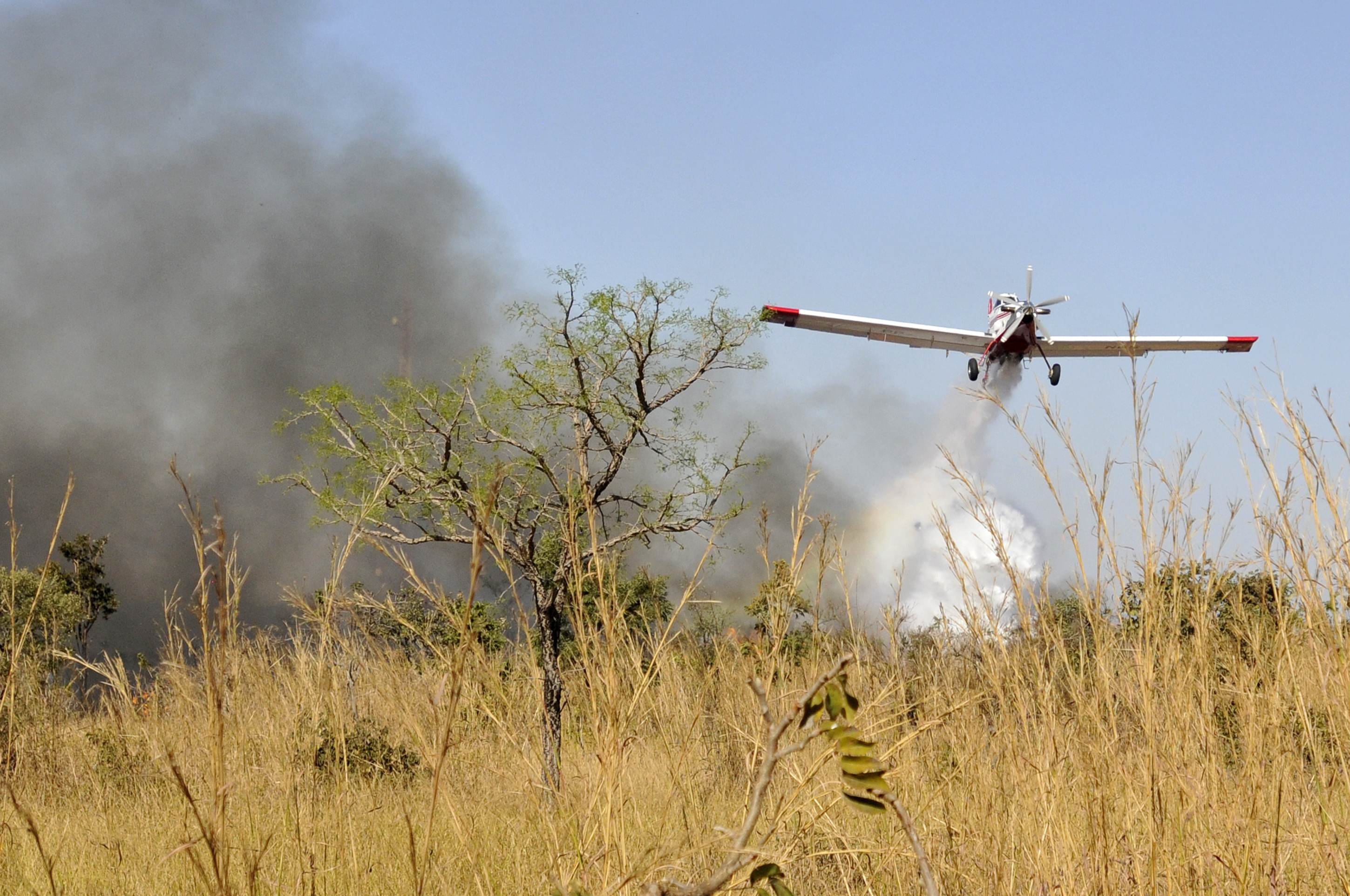  17/08/2025. Crédito: Minervino Júnior/CB/D.A Press. Brasil.  Brasilia - DF. Incêndio nas proximidades do Mangueiral e o Presídio Federal de segurança máxima. 
