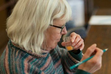 Perda de olfato pode ajudar a identificar casos precoces de Alzheimer, aponta estudo - Age Cymru/Unsplash