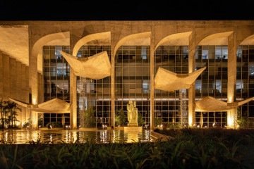 Escultura de Burle Marx instalada no Palácio da Justiça 