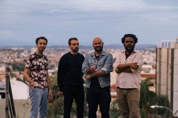 Vitor Brauer, Jonathan Tadeu, Renan Benini e Gustavo Scholz, integrantes da banda Lupe de Lupe
- (crédito: Tiago Baccarin) Vitor Brauer, Jonathan Tadeu, Renan Benini e Gustavo Scholz, integrantes da banda Lupe de Lupe
- (crédito: Tiago Baccarin)