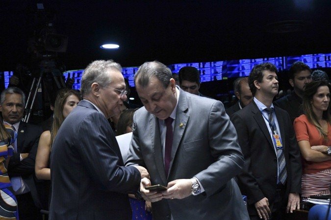 Renan e Aziz voltam a uma CPI depois à da Covid. Governistas, são considerados trunfos do Palácio do Planalto para conter os danos dos bolsonaristas - (crédito: Geraldo Magela/Agência Senado) Renan e Aziz voltam a uma CPI depois à da Covid. Governistas, são considerados trunfos do Palácio do Planalto para conter os danos dos bolsonaristas - (crédito: Geraldo Magela/Agência Senado)