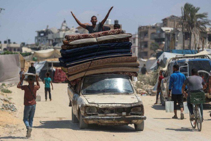 Centenas de milhares de israelenses foram às ruas no domingo pedir o fim da guerra - (crédito: Abir Sultan/EPA) Centenas de milhares de israelenses foram às ruas no domingo pedir o fim da guerra - (crédito: Abir Sultan/EPA)