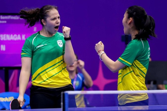  2025.08.17 - Jogos Pan-Americanos J..nior Assun....o 2025 - Tenis de Mesa dupla feminina - A equipe do Time Brasil Beatriz Mendon..a e Karina Senaga compete. Foto: Miriam Jeske/COB.
    