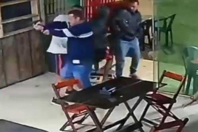 Câmera de segurança registrou a ação criminosa em Ceilândia: discussão e tiros -  (crédito: Material cedido ao Correio)