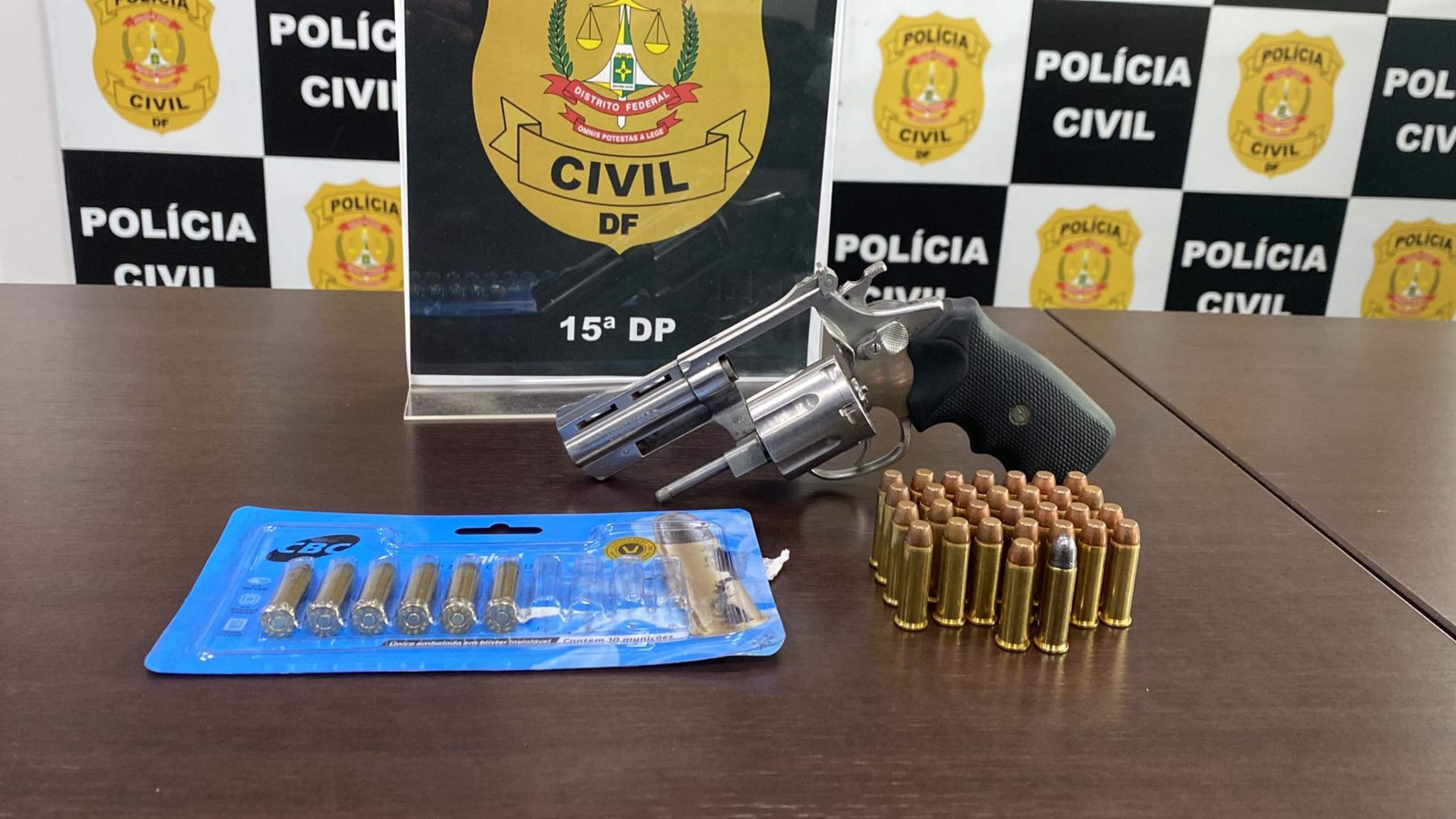 Cinco pessoas são presas por furto de embarcações e reboques de carros