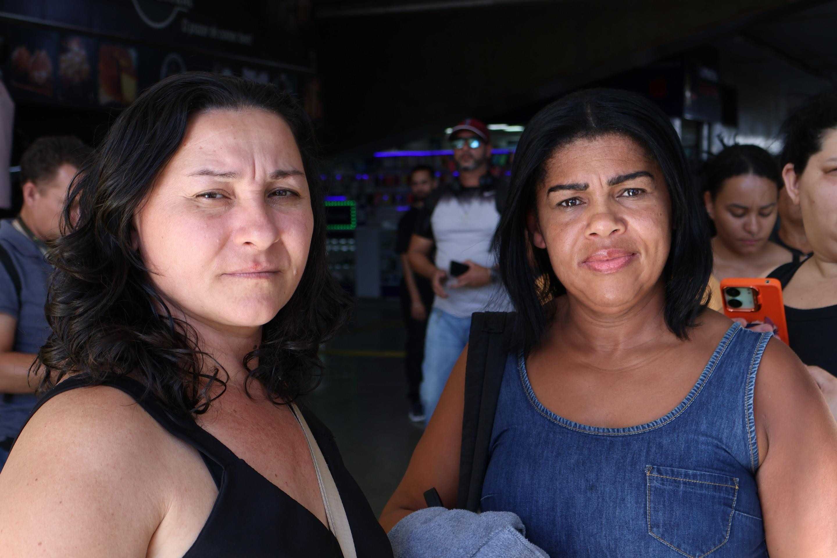 As amigas Maria Margarida (E) e Rita de Cássia (D) gastam mais de R$ 500 de transporte por mês -  (crédito:  Bruna Gaston CB/DA Press)