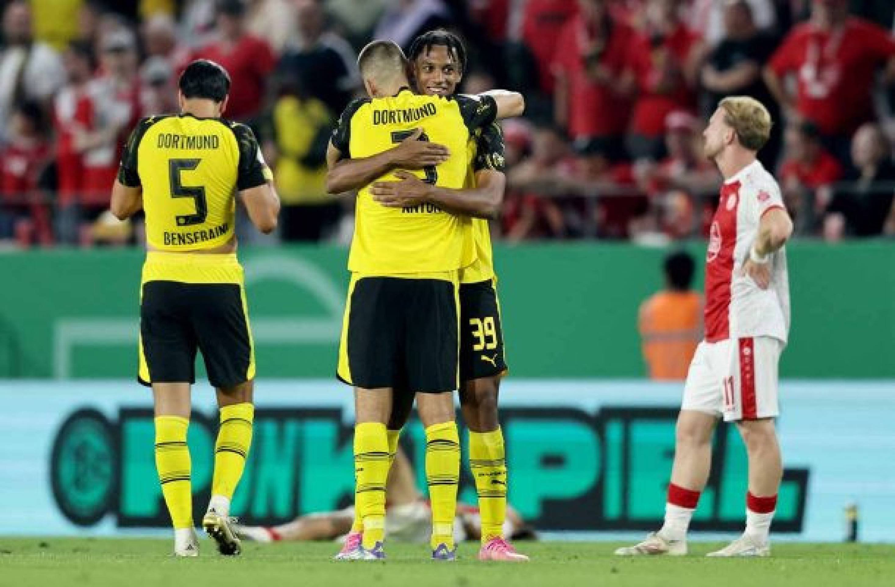 Dortmund sofre contra time da 3ª divisão, mas avança na Copa da Alemanha