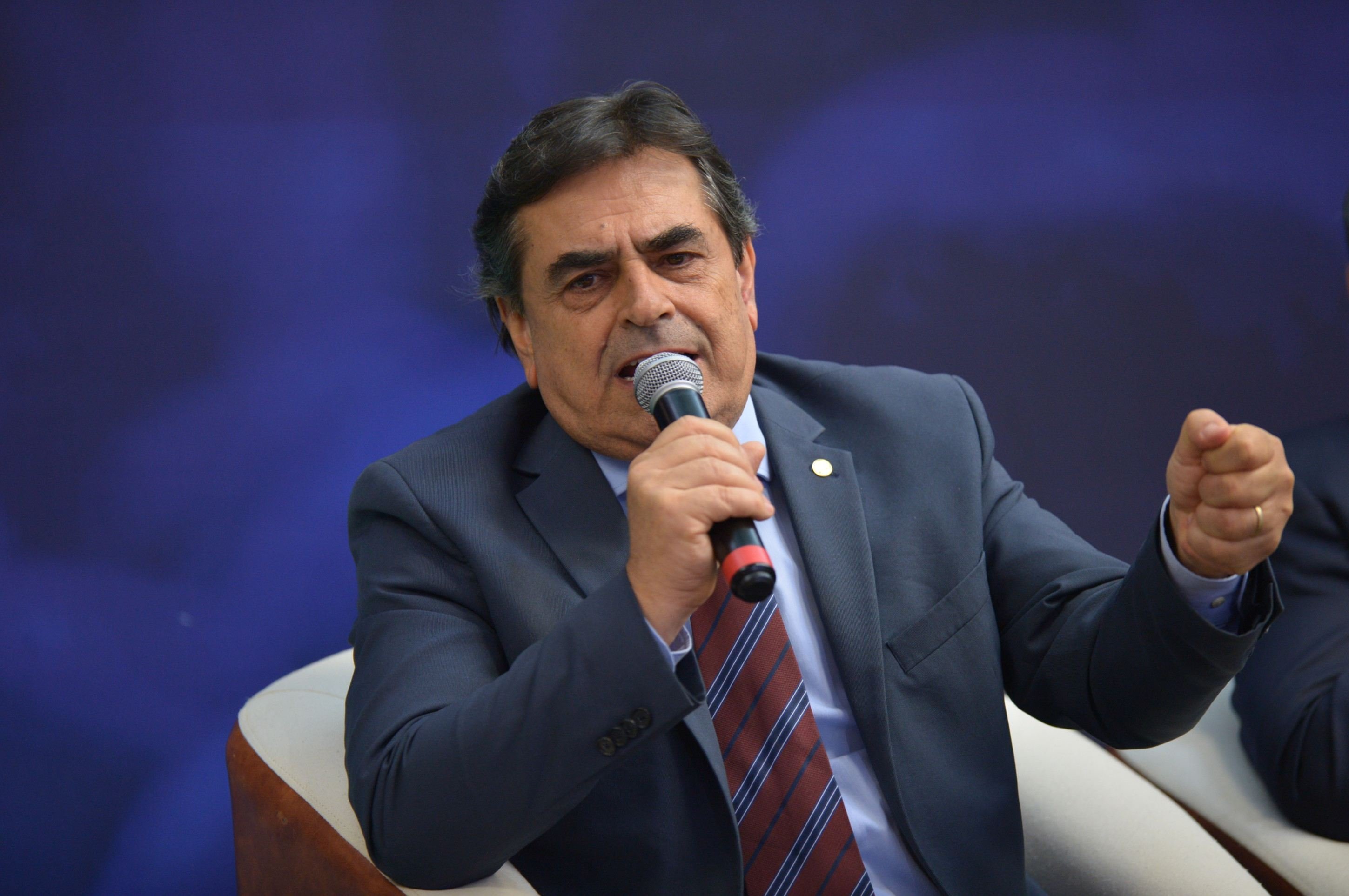 Governo está corroendo o patrimônio do povo brasileiro, diz Domingos Sávio