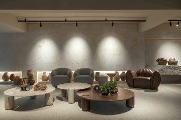 Raízes do Agora celebra a beleza natural com o uso de pedra bruta na parede e no piso