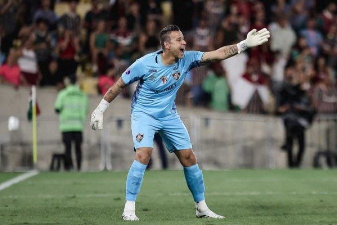 FÁBIO – Pouco trabalho, mas seguro quando acionado. Por se tornar, a partir de agora, o jogador com mais partidas na história do futebol, 1.391 jogos, merece, pelo conjunto da obra, NOTA 10. Foto: Marina Garcia/Fluminense