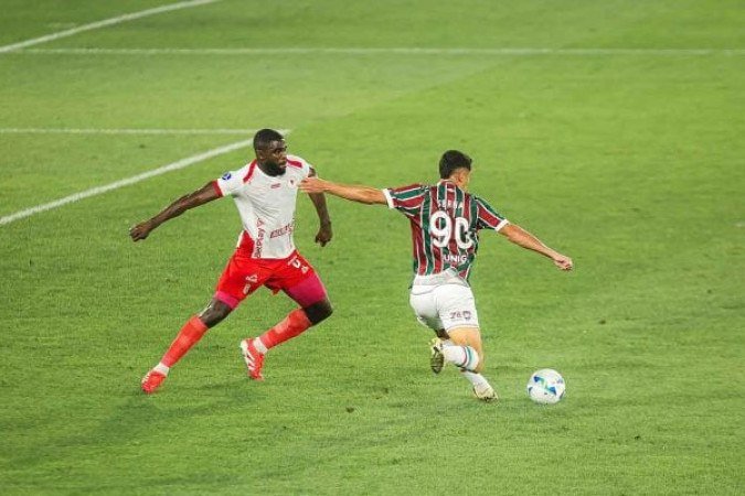 AMÉRICA DE CALI – Time muito frágil tecnicamente. Somente assustou o Fluminense em raras investidas de Barrios, seu melhor jogador. NOTA 4,0. Foto: Marina Garcia