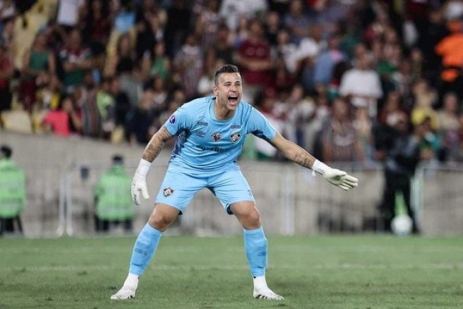 O jogo foi marcado pelo recorde do goleiro Fábio. Ele é, a partir de agora, o jogador de futebol com mais jogos na história. E ganhou homenagens, como o patch em sua camisa celebrando o feito. Foto: Marina Garcia/Fluminense