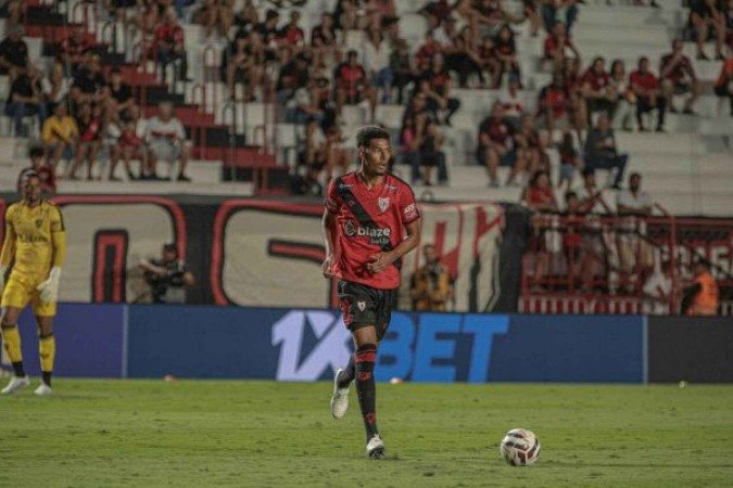 Botafogo faz nova proposta por Alix Vinícius, do Atlético-GO -  (crédito: Foto: Bruno Corsino/ACG)