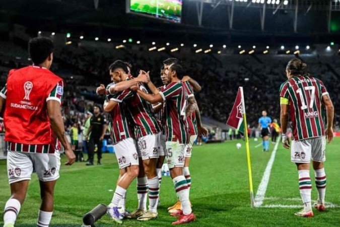 Jogadores do Fluminense comemoram o gol de Serna, o primeiro neste 2 a 0 sobre o América, em jogo de festa e recorde para Fábio -  (crédito: Foto: Divulgação / Conmebol)
