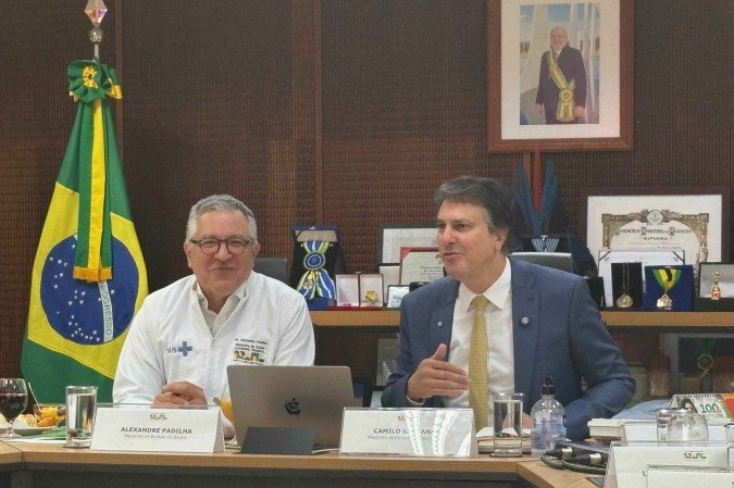 Ministros Camilo Santana e Alexandre Padilha em café com jornalistas na sede do MEC -  (crédito: Rosana Hessel/DA Press)