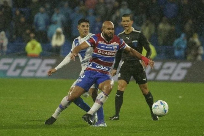 José Welisson em disputa de bola com jogador do Vélez Sarsfield - (crédito: Foto: Divulgação / Conmebol) José Welisson em disputa de bola com jogador do Vélez Sarsfield - (crédito: Foto: Divulgação / Conmebol)