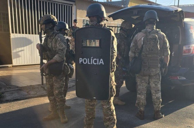 Pai mantém quatro filhos como reféns após agredir esposa em Samambaia