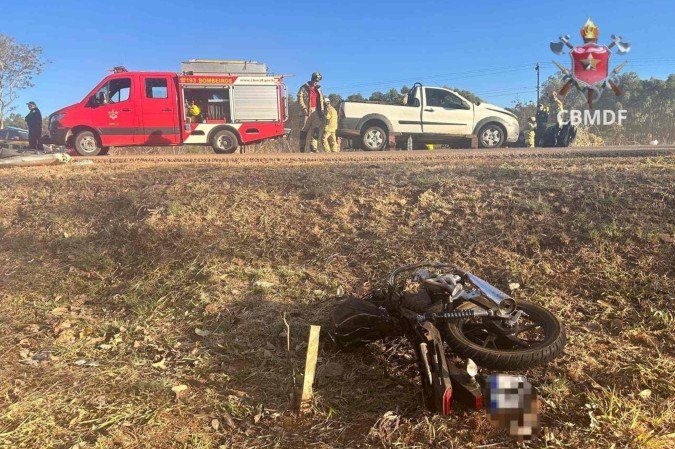 O acidente ocorreu por volta das 6h da manhã e deixou dois mortos -  (crédito: CBMDF/Divulgação)