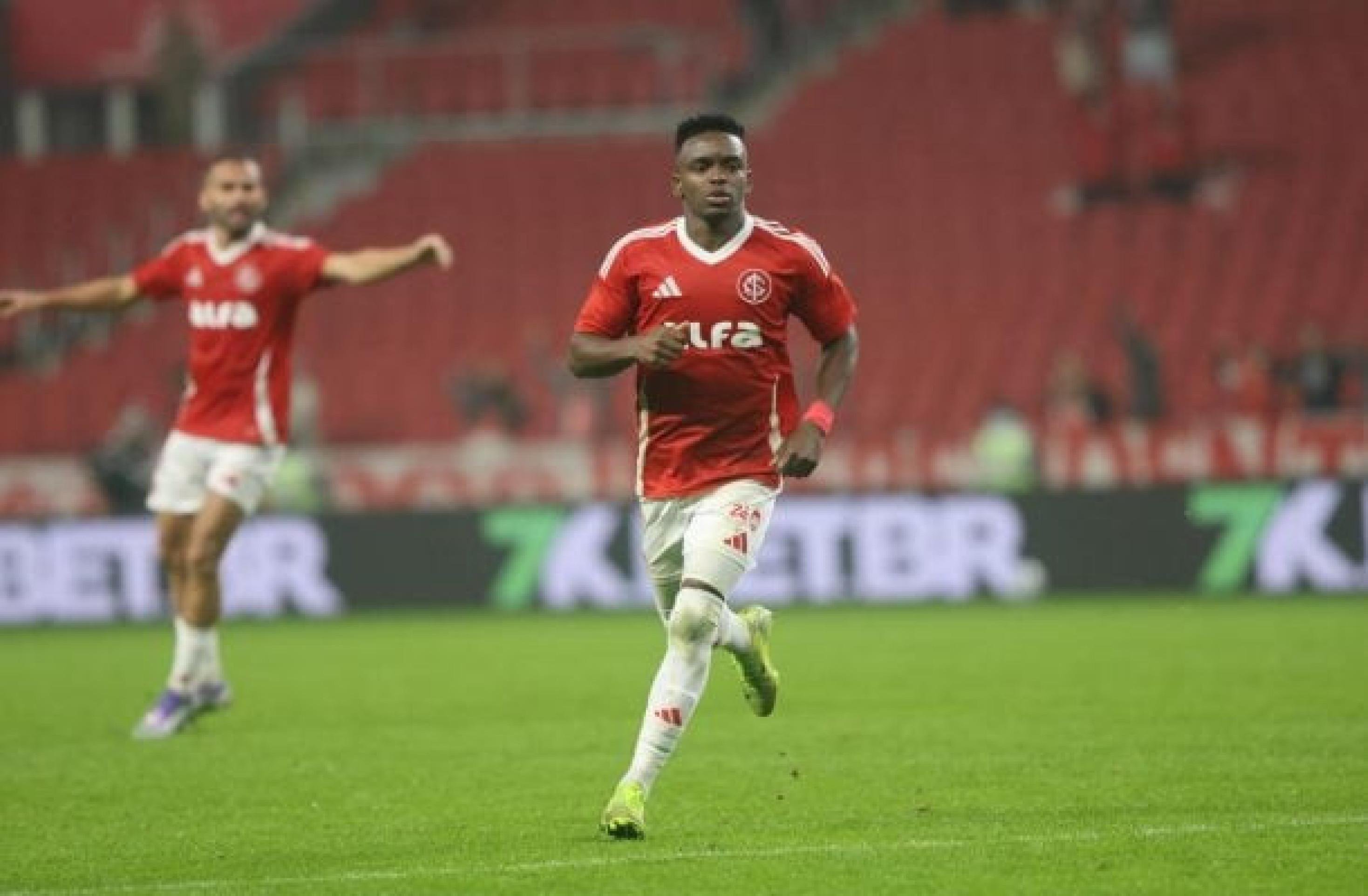 Internacional vive indefinição se poderá usar Carbonero contra o Flamengo