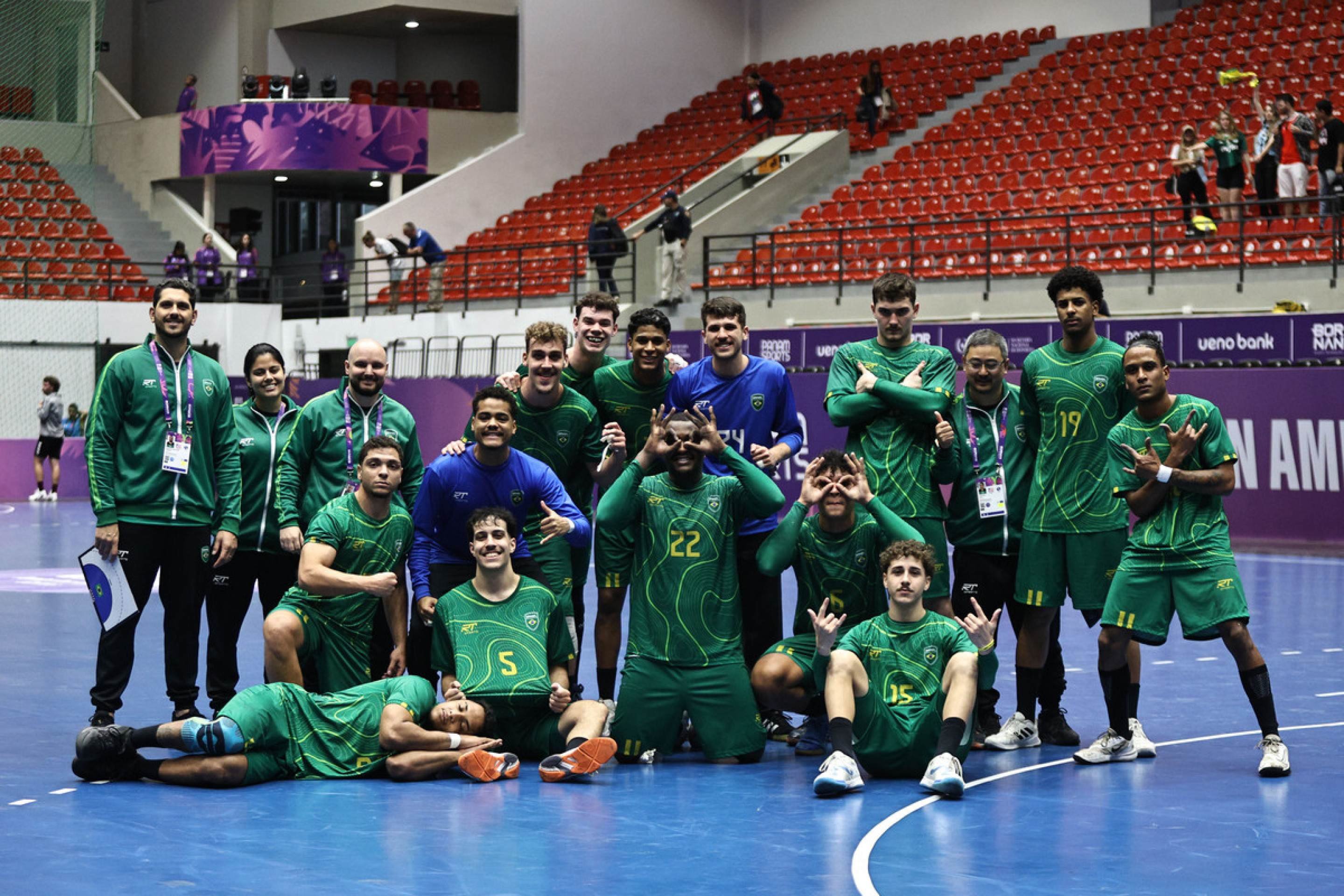 Handebol masculino venceu a equipe dos Estados Unidos pela fase classificatória por 32 x 22