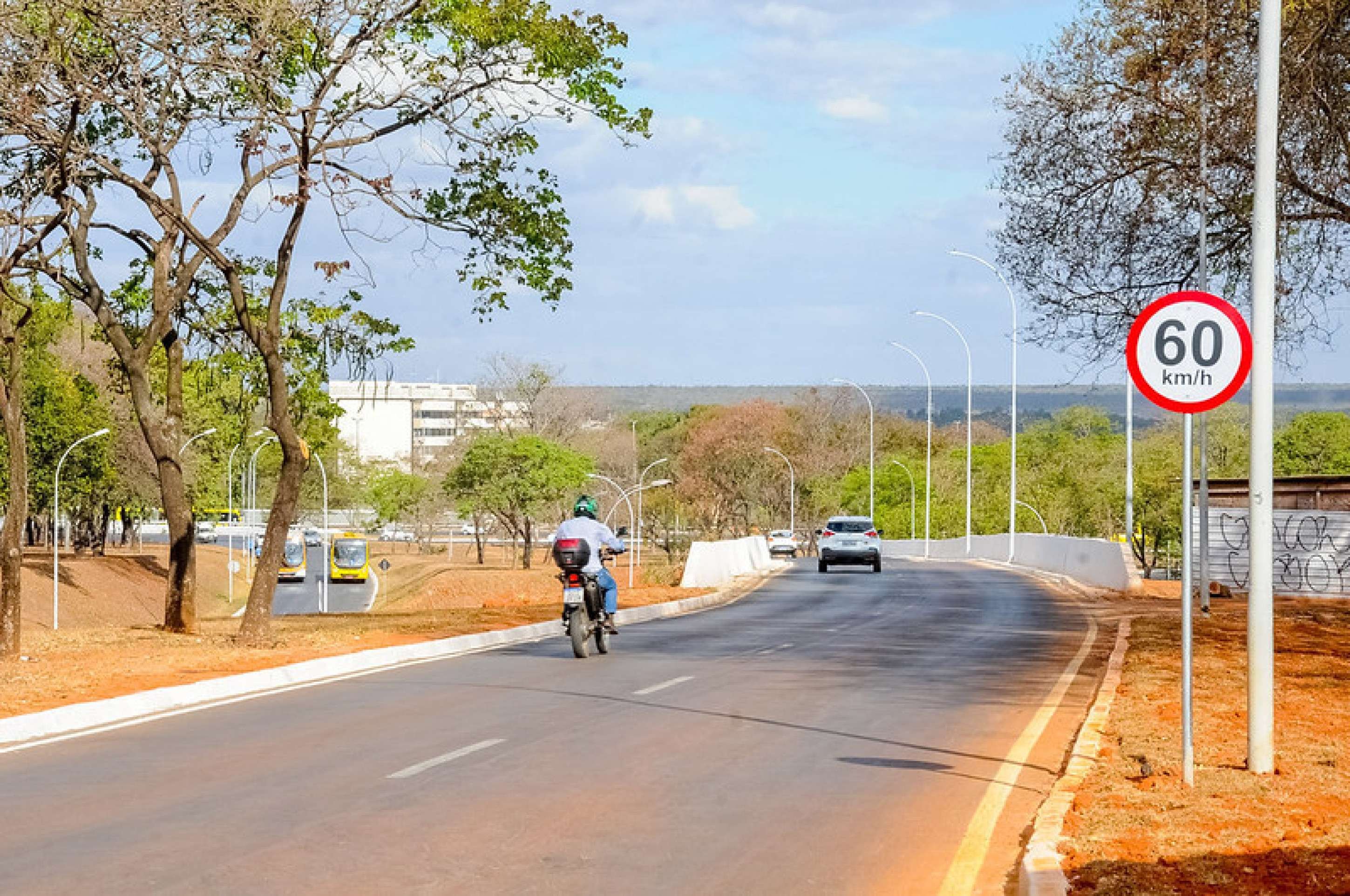 Viadutos que ameaçavam cair no DF tinham vigas e estrutura de aço rompidos