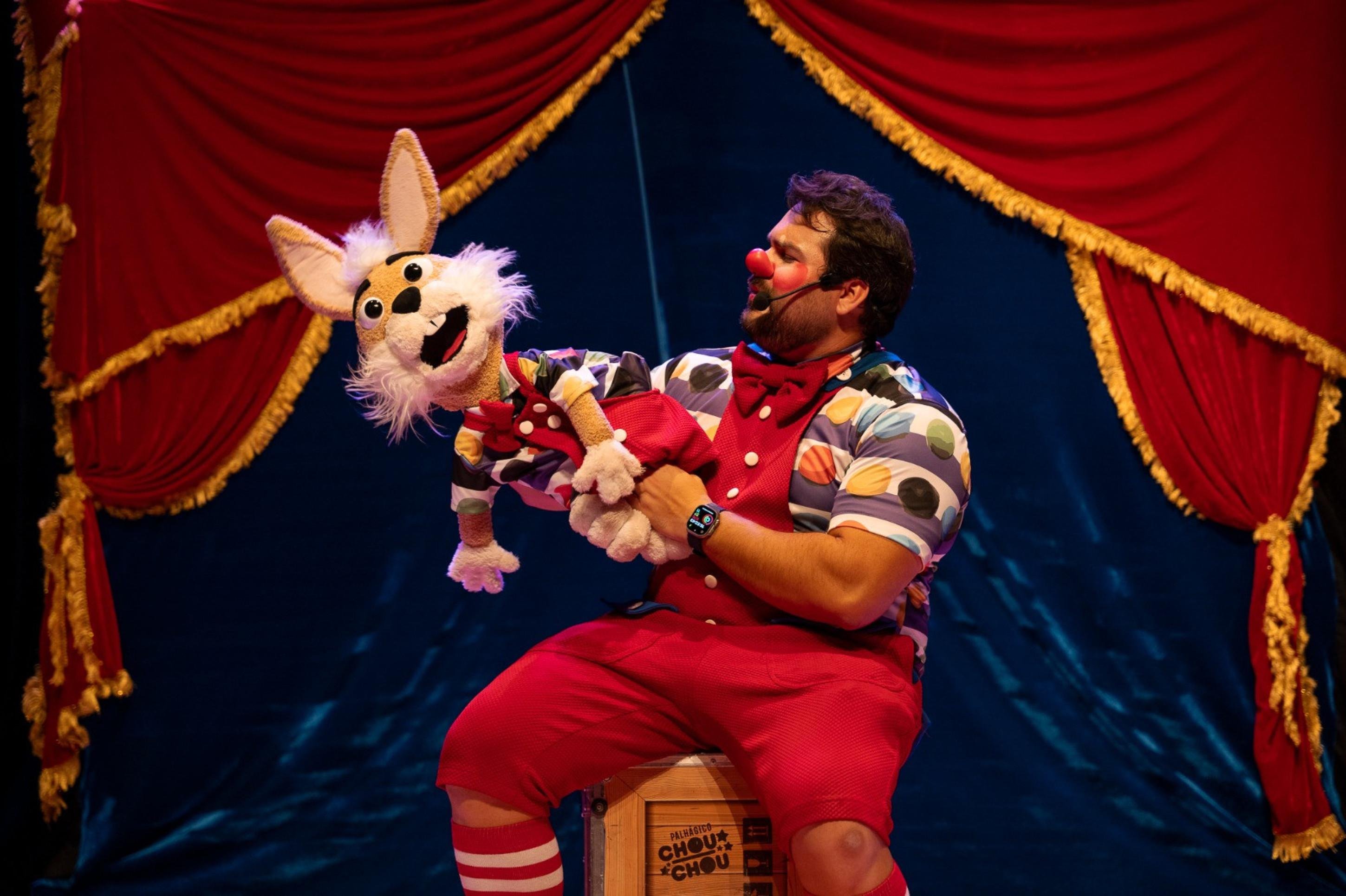 Palhaçaria e música estão na programação do Clube do Choro neste sábado