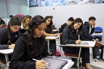 Jovens de 17 anos lideram as inscrições no Enem 2025, com mais de 1 milhão de participantes nessa faixa etária -  (crédito: José Cruz / Agência Brasil)